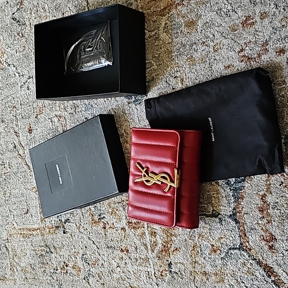 Saint Laurent Vicky lambskin trifold wallet - Picture 5 of 11